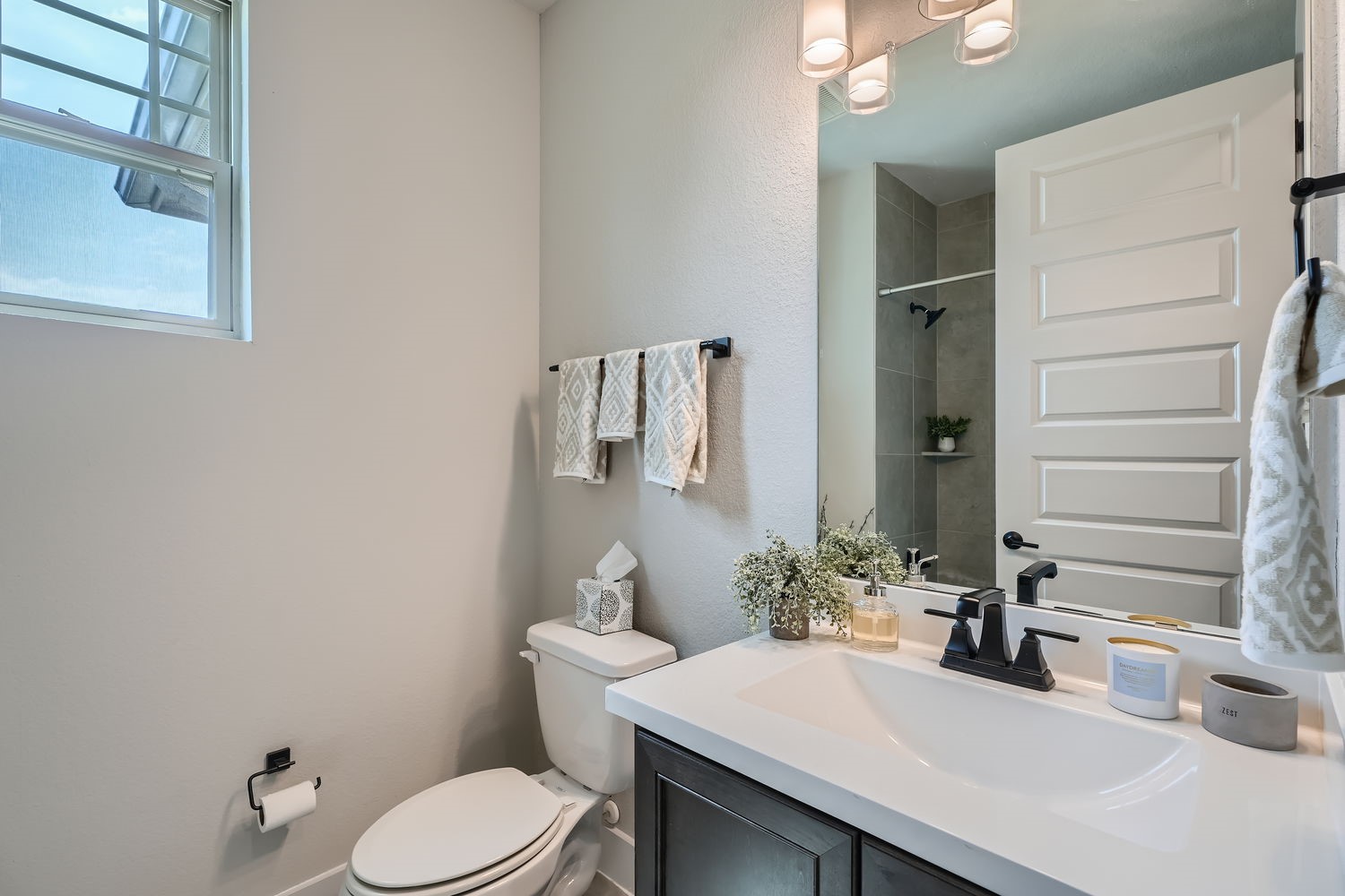 8319 Laughlin Lane Austin, TX 78744 - Photo 15 of 26 Full bath located on the first floor.