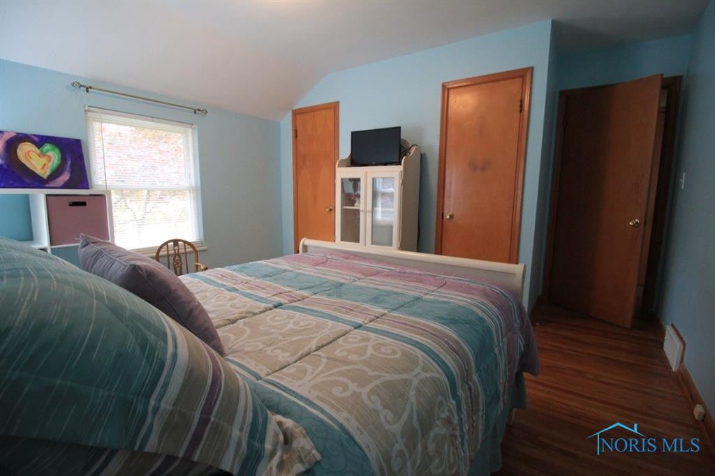 3128 Aldringham Road Toledo, OH 43606 - Photo 25 of 35 Note the double closets and bright lighting with 2 windows!