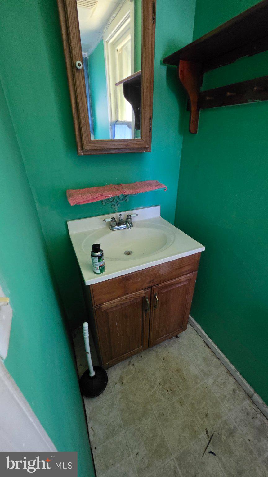 917 Baltimore Street Hanover, PA 17331 - Photo 19 of 19 Vibrant green bathroom oasis.