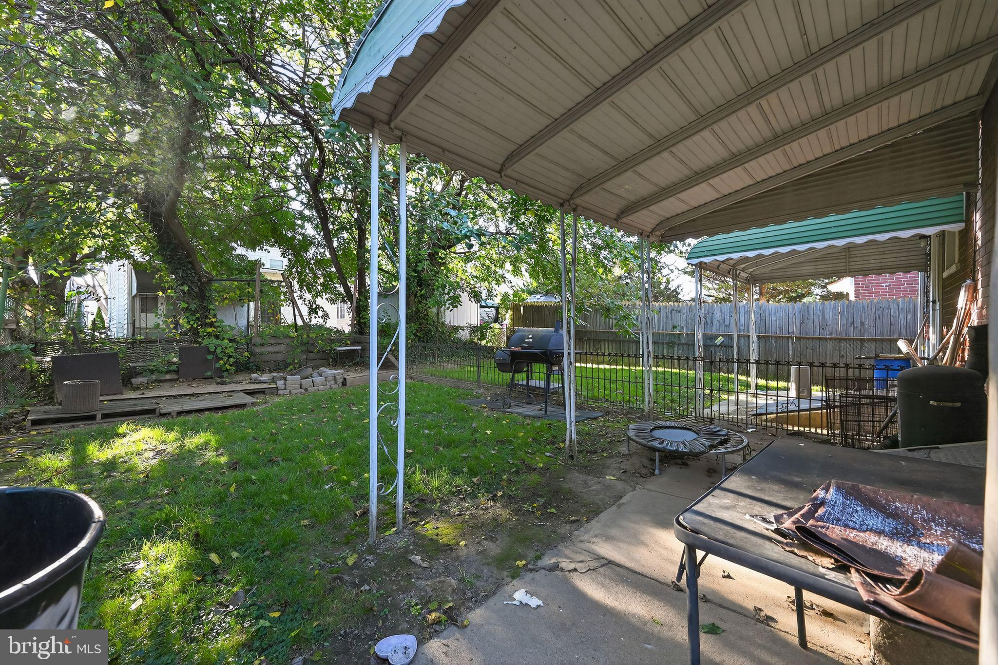 82 Marple Avenue Clifton Heights, PA 19018 - Photo 28 of 30 a garden view with a seating space