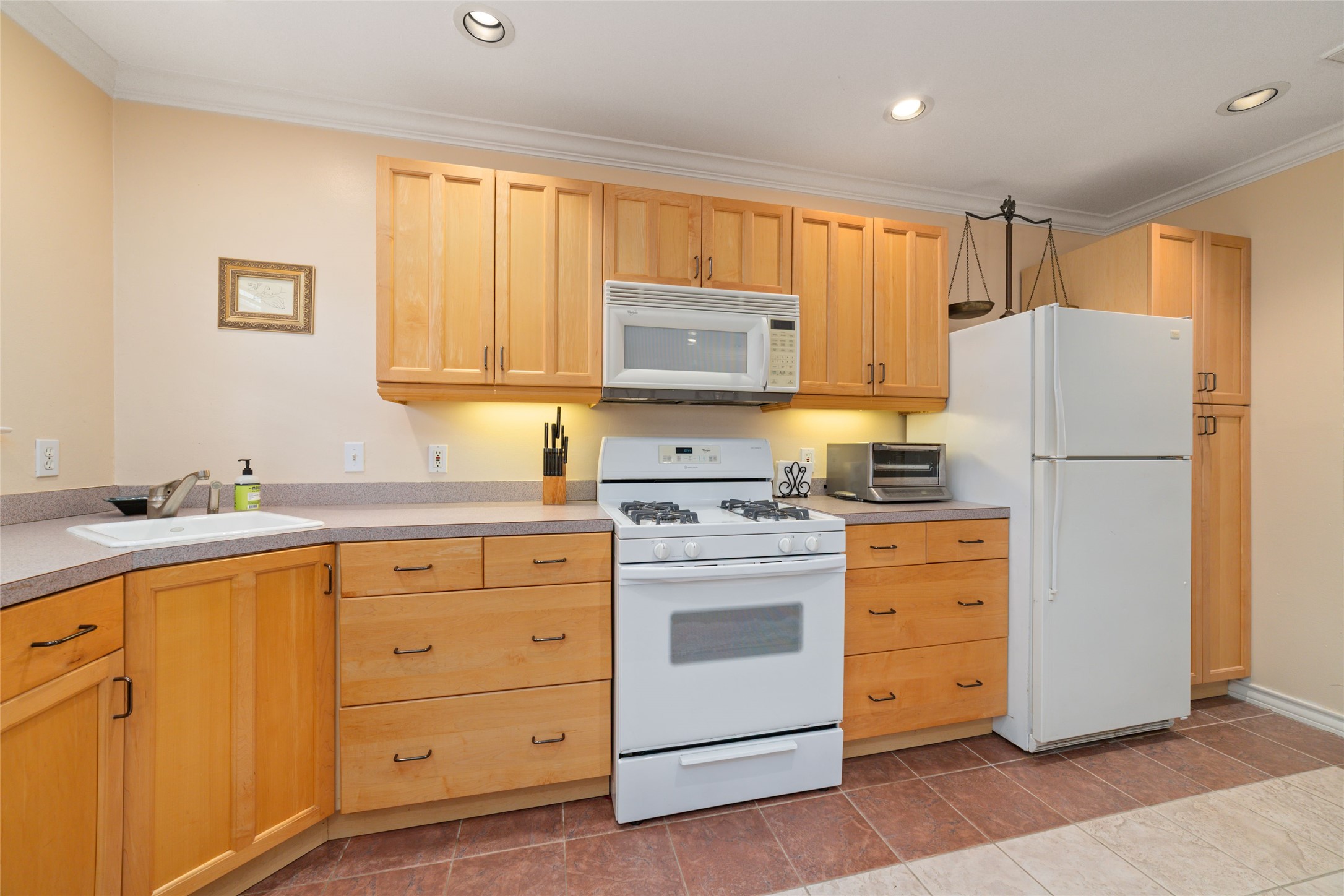 1613 California Street Houston, TX 77006 - Photo 46 of 50 Far more than a typical guest house, the cottage offers a true residential experience with a full-size kitchen, abundant storage, and a dedicated utility room with full-size washer and dryer, amenities rarely found in Montrose guest residences. One guest after another described it as "our second home."
