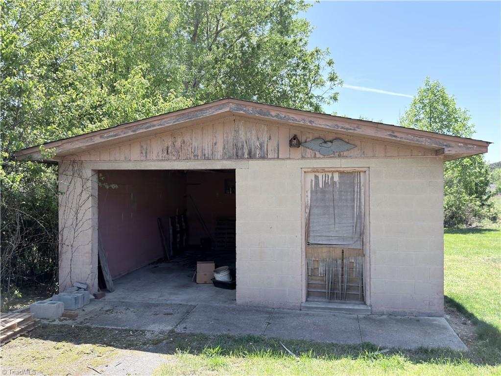 325 Bluemont Road Mount Airy, NC 27030 - Photo 32 of 34