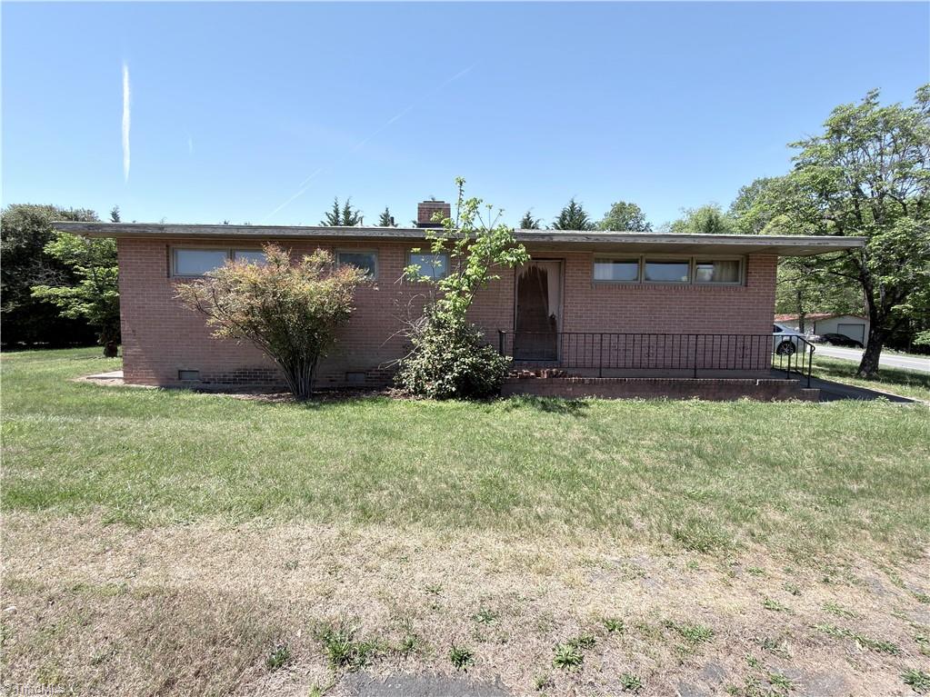 325 Bluemont Road Mount Airy, NC 27030 - Photo 4 of 34