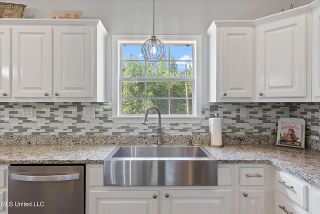 $349,900 | 361 Cherry Bark Lane, Courtland, MS 38620