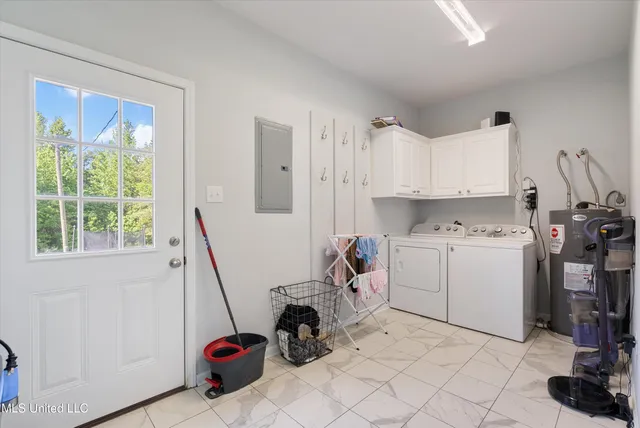 $349,900 | 361 Cherry Bark Lane, Courtland, MS 38620