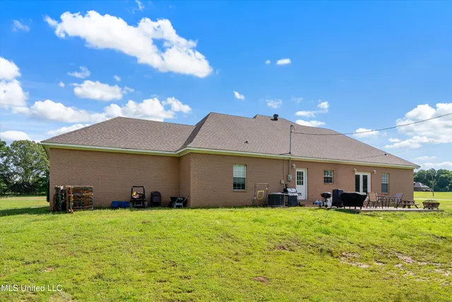 $349,900 | 361 Cherry Bark Lane, Courtland, MS 38620