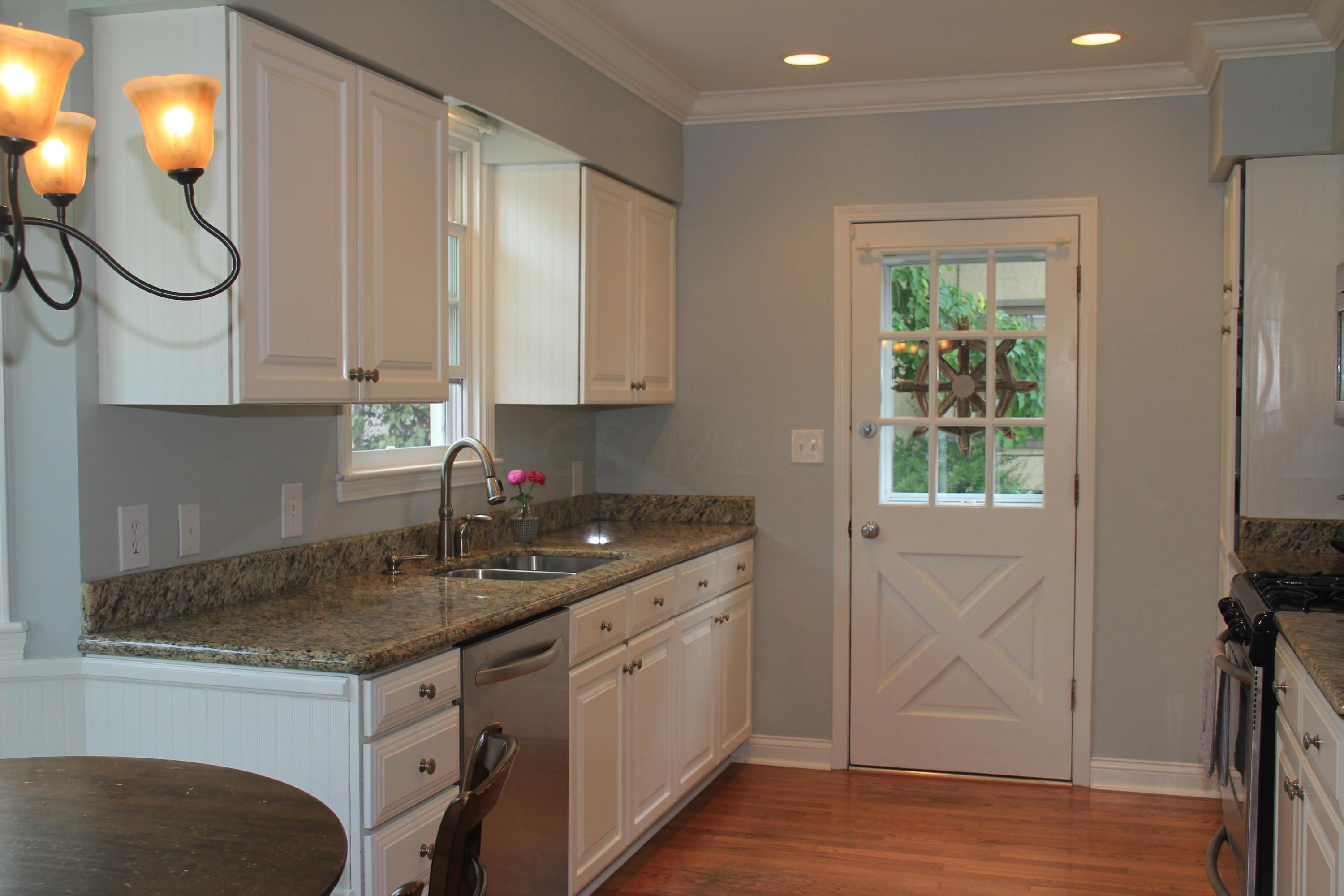 1511 Berkshire Road Columbus, OH 43221 - Photo 9 of 30