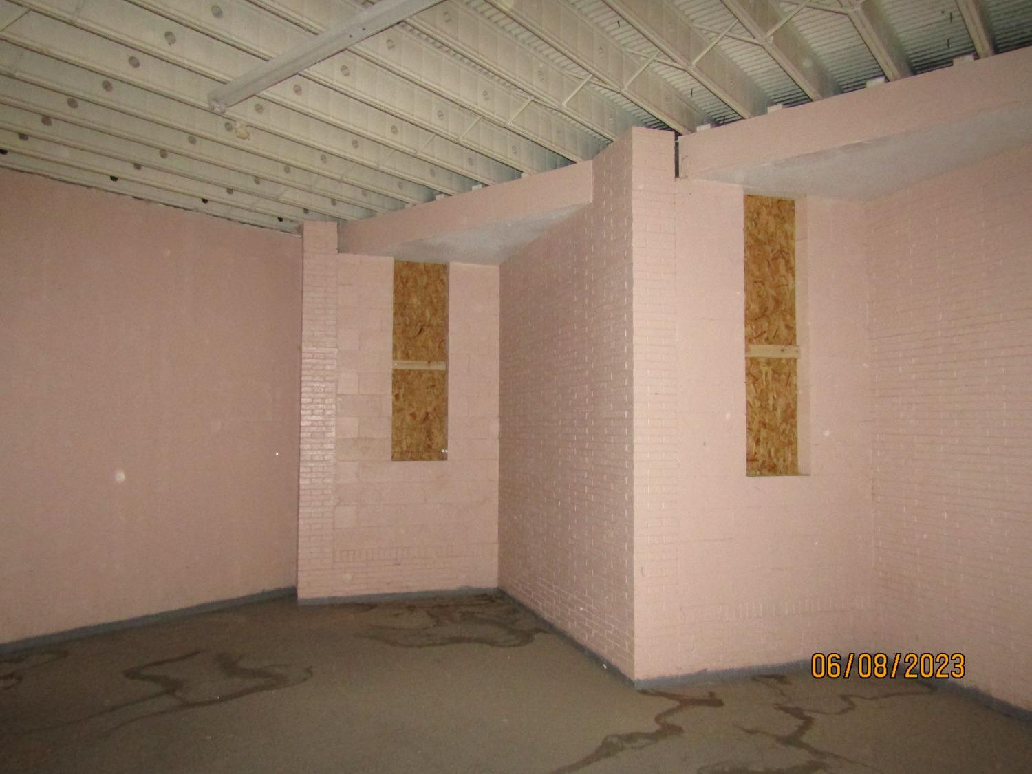 808 Ave H Levelland, TX 79336 - Photo 11 of 13 a view of an empty room