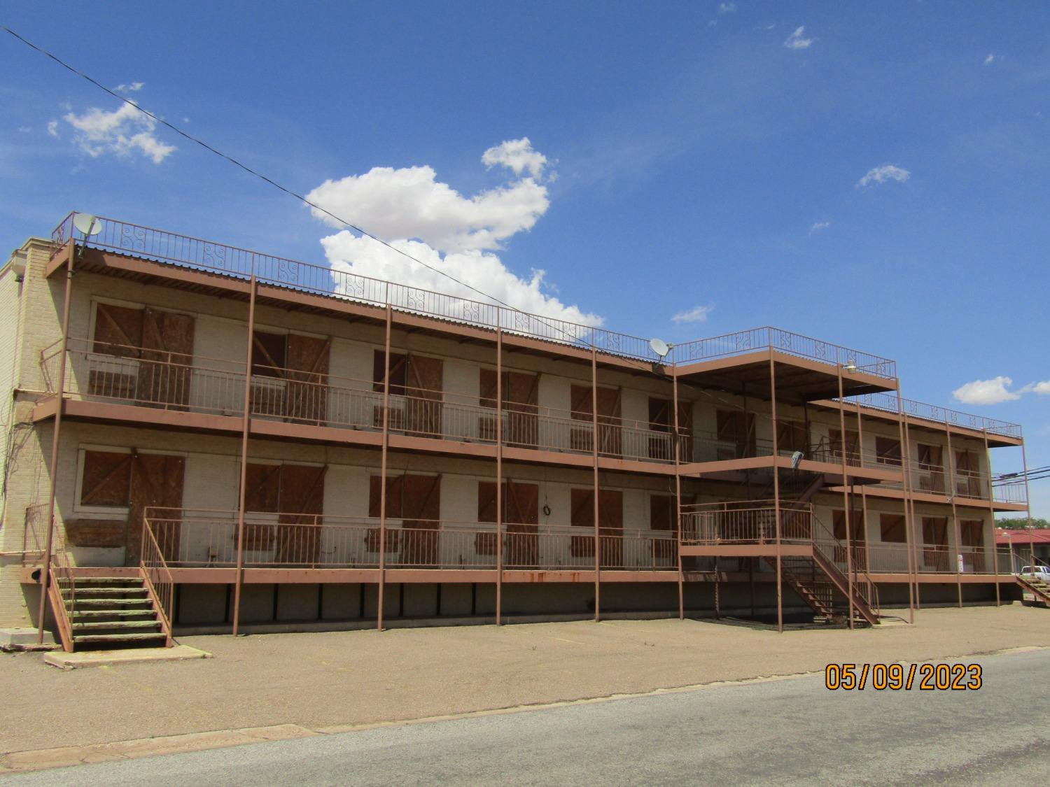 808 Ave H Levelland, TX 79336 - Photo 3 of 13 a view of a large building