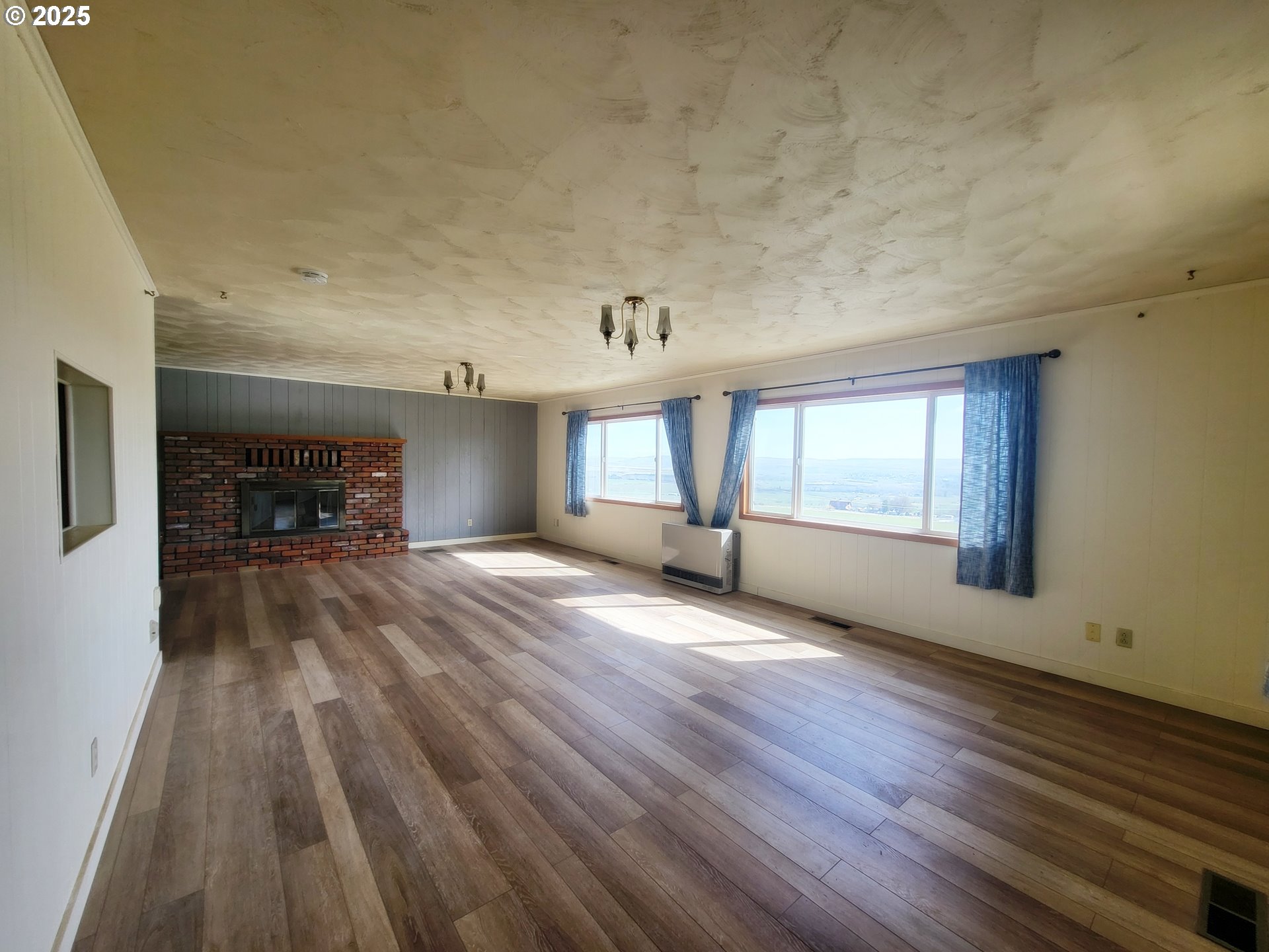 81202 Reavis Lane Enterprise, OR 97828 - Photo 18 of 44 wooden floor in an empty room with a window