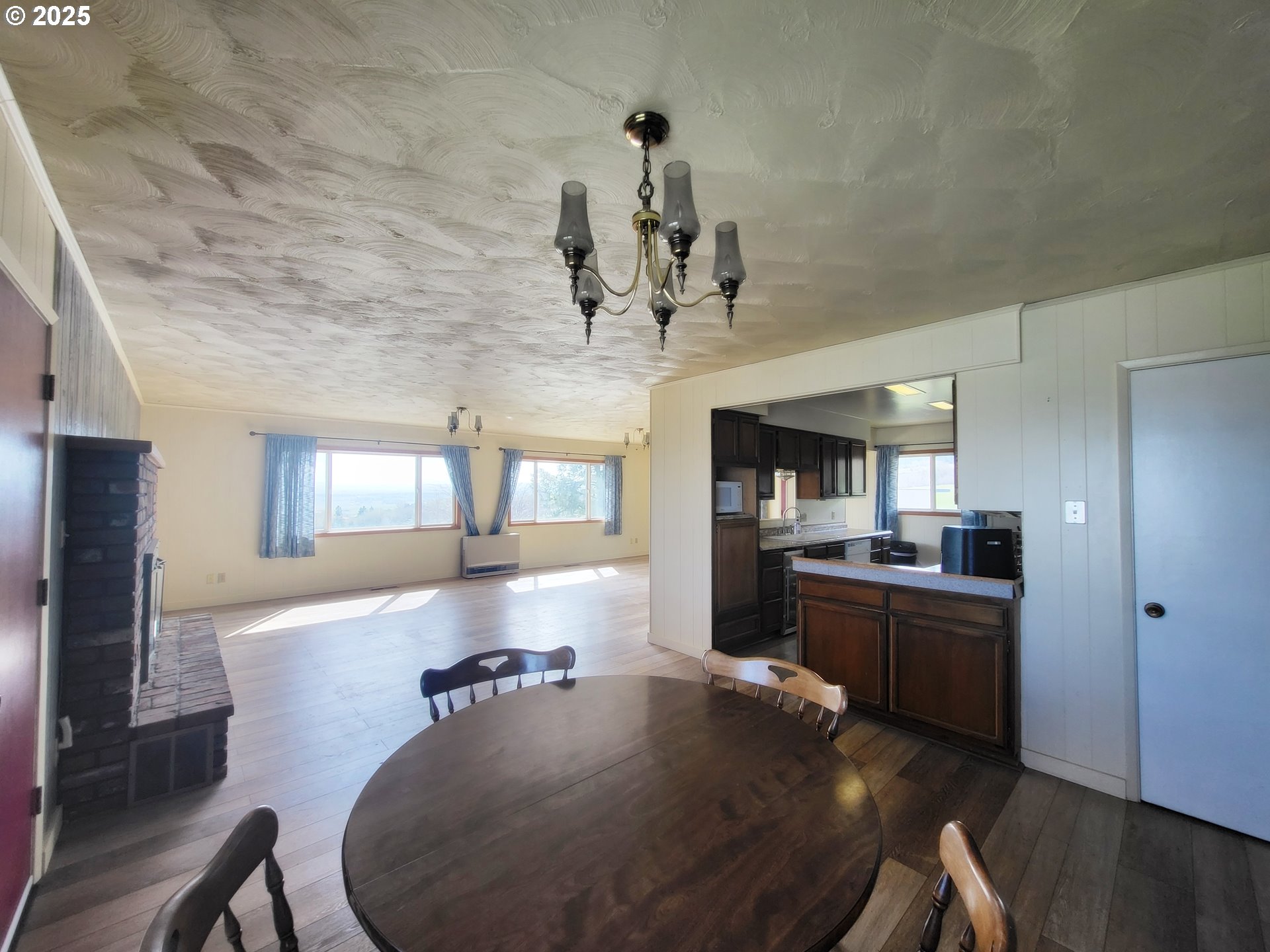 81202 Reavis Lane Enterprise, OR 97828 - Photo 22 of 44 a large kitchen with a table and chairs