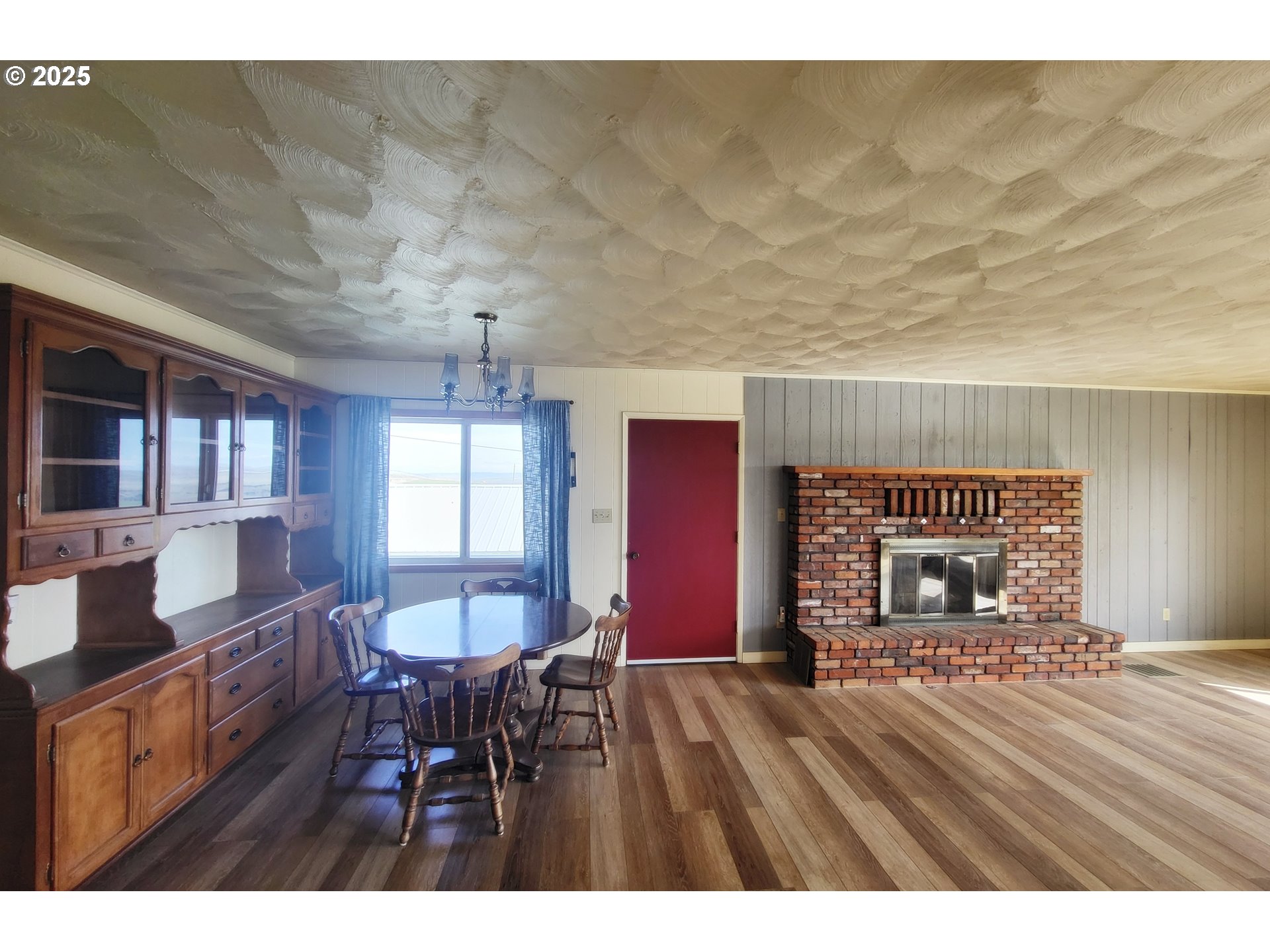 81202 Reavis Lane Enterprise, OR 97828 - Photo 25 of 44 a living room with furniture and a fireplace