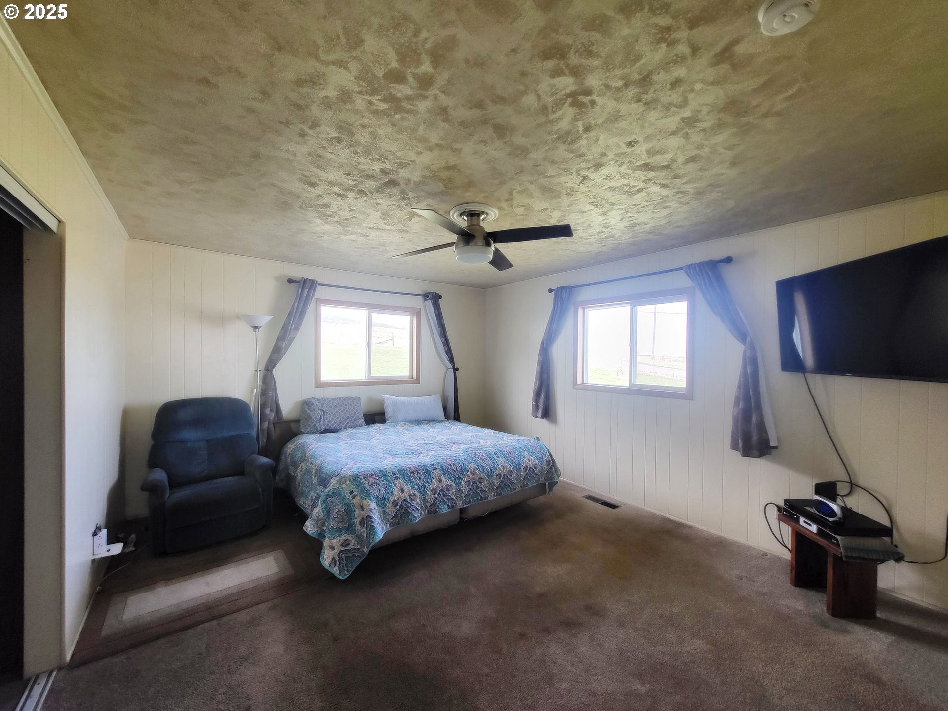 81202 Reavis Lane Enterprise, OR 97828 - Photo 27 of 44 a bedroom with a bed a window and dresser