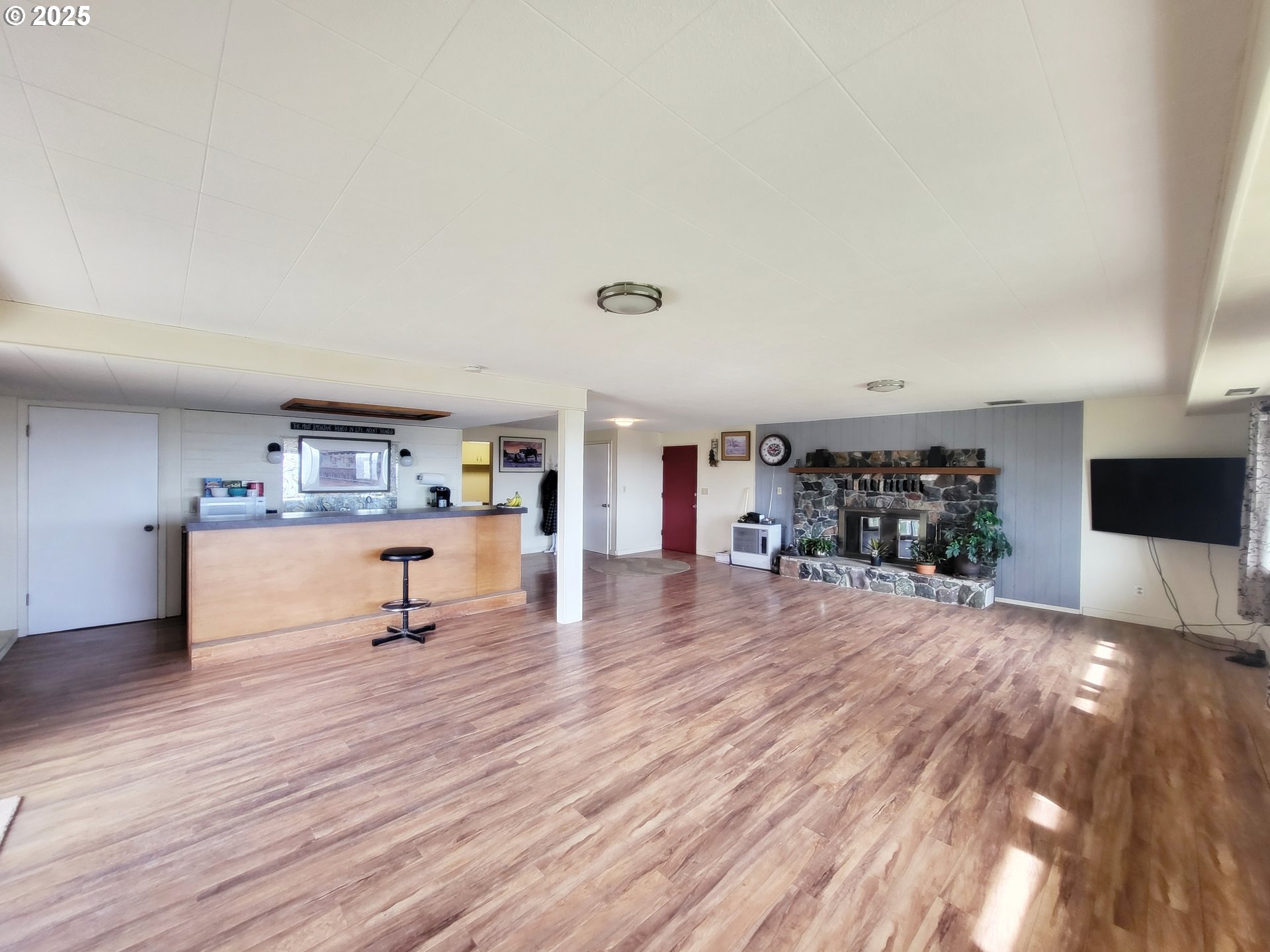 81202 Reavis Lane Enterprise, OR 97828 - Photo 32 of 44 a living room with furniture and a wooden floor