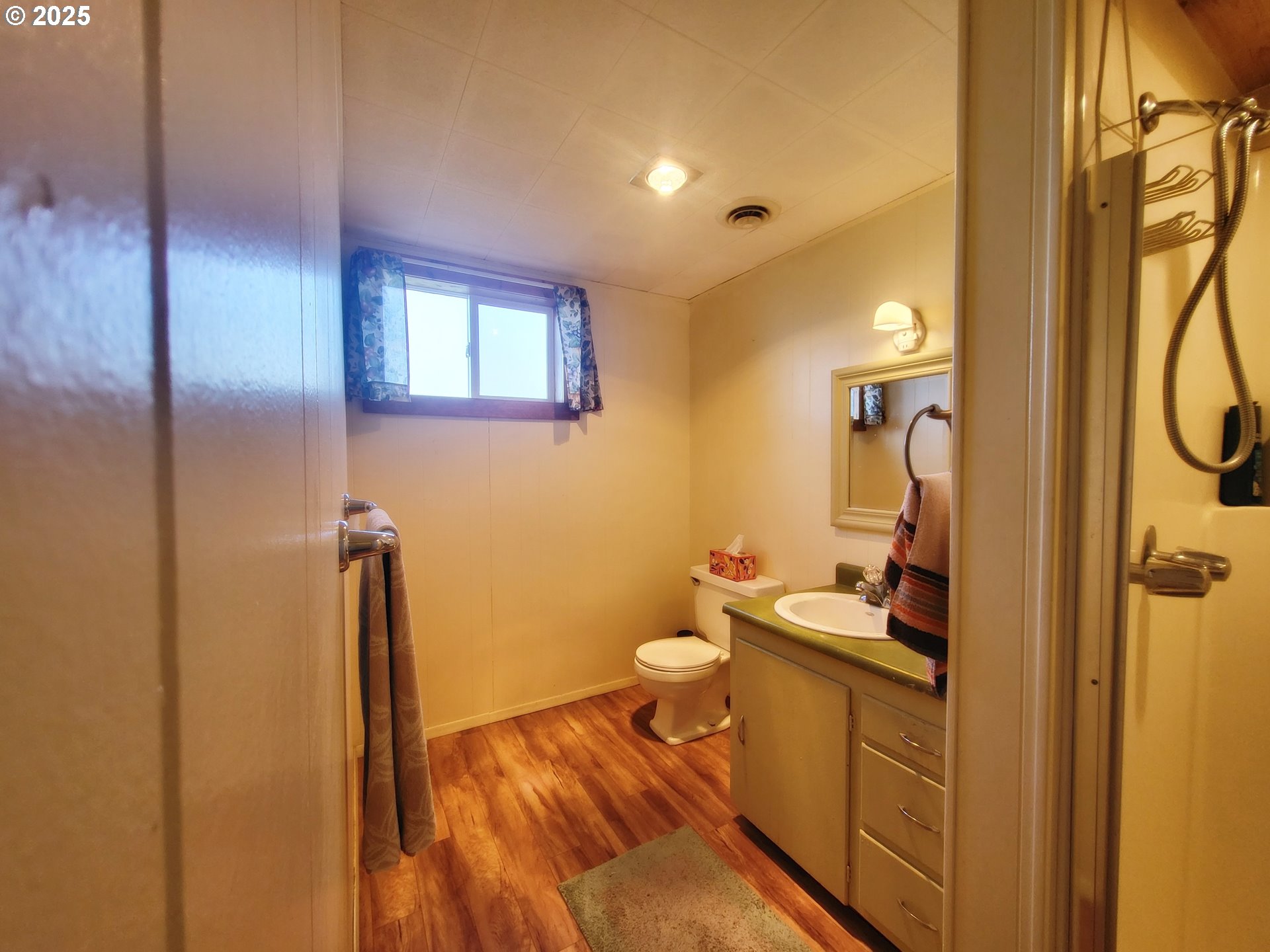 81202 Reavis Lane Enterprise, OR 97828 - Photo 37 of 44 a bathroom with a sink a toilet and shower