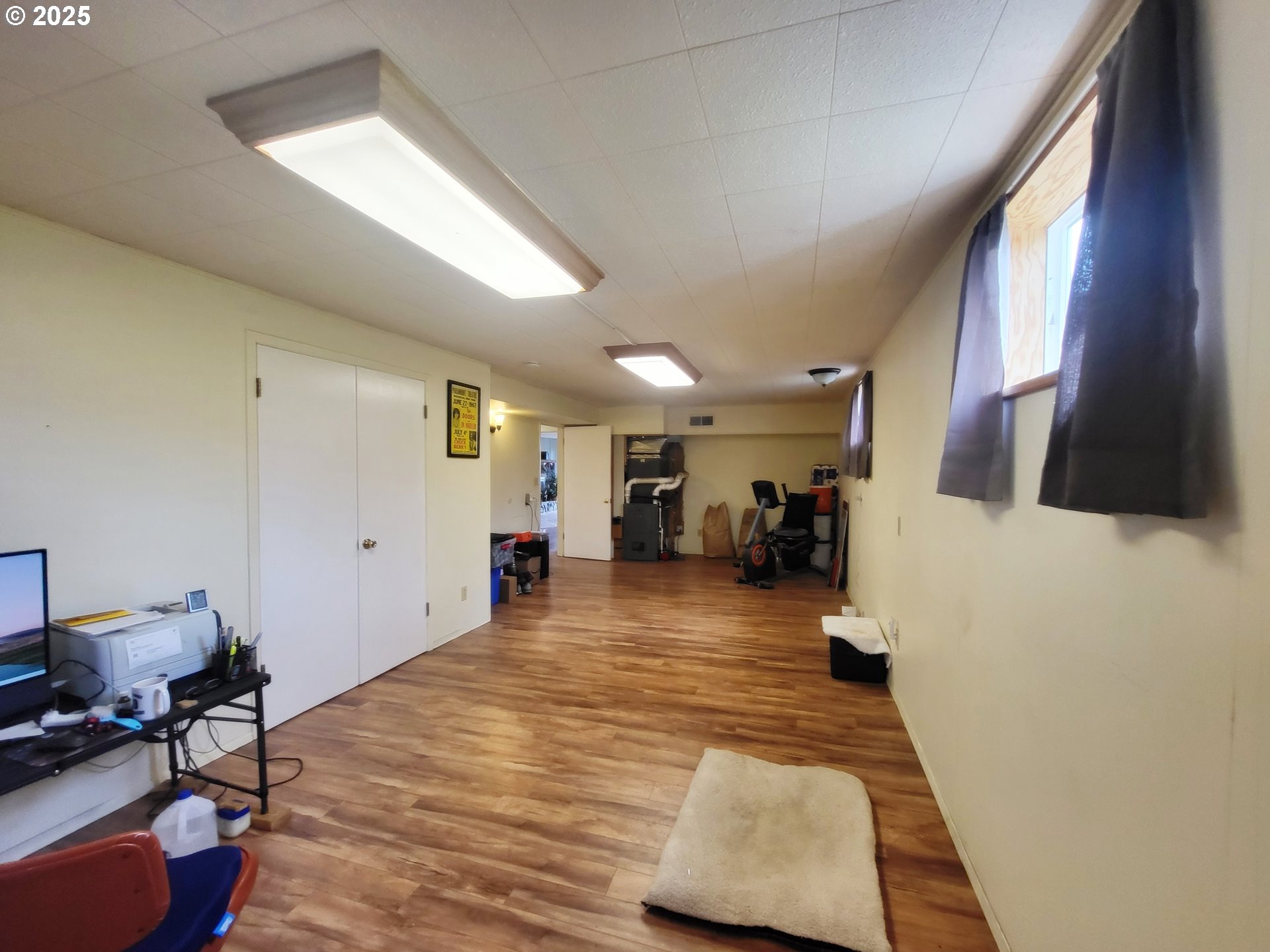 81202 Reavis Lane Enterprise, OR 97828 - Photo 40 of 44 a large white room with furniture