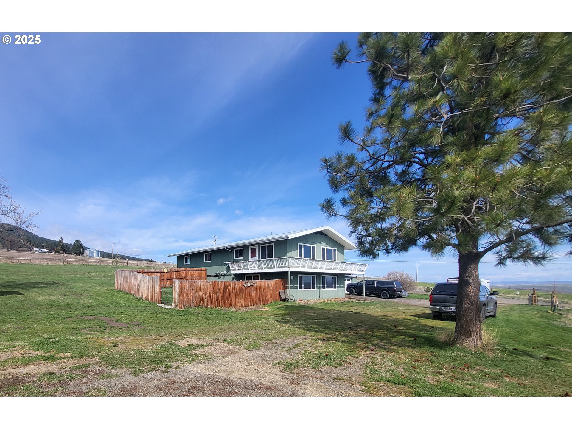 81202 Reavis Lane Enterprise, OR 97828 - Photo 5 of 44 a front view of a house with a garden