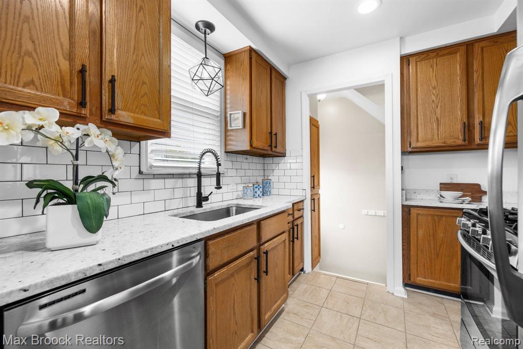 2450 Franklin Road Berkley, MI 48072 - Photo 10 of 34