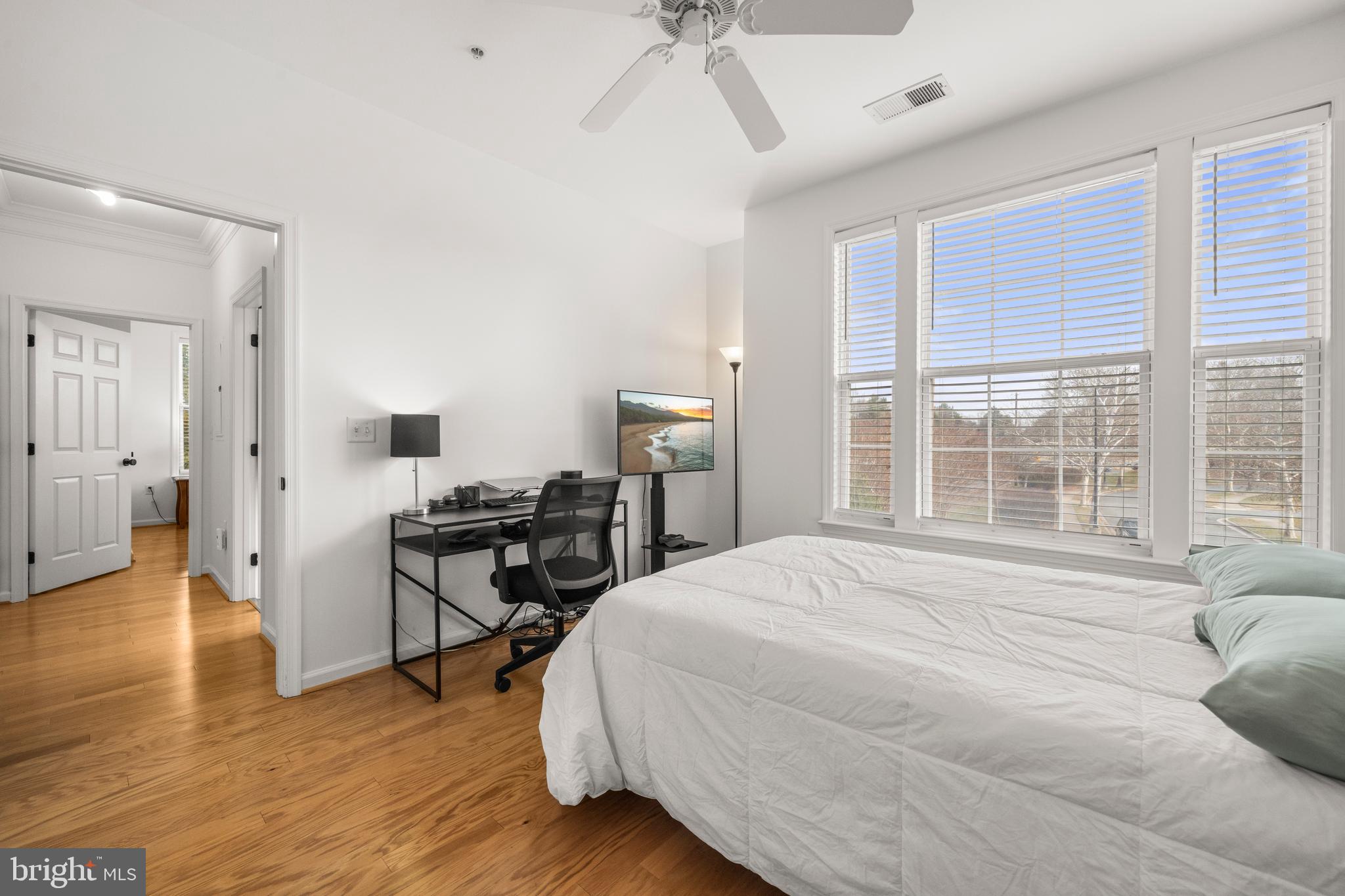 8 Granite Place, Unit 266 Gaithersburg, MD 20878 - Photo 20 of 36 a spacious bedroom with a bed and wooden floor