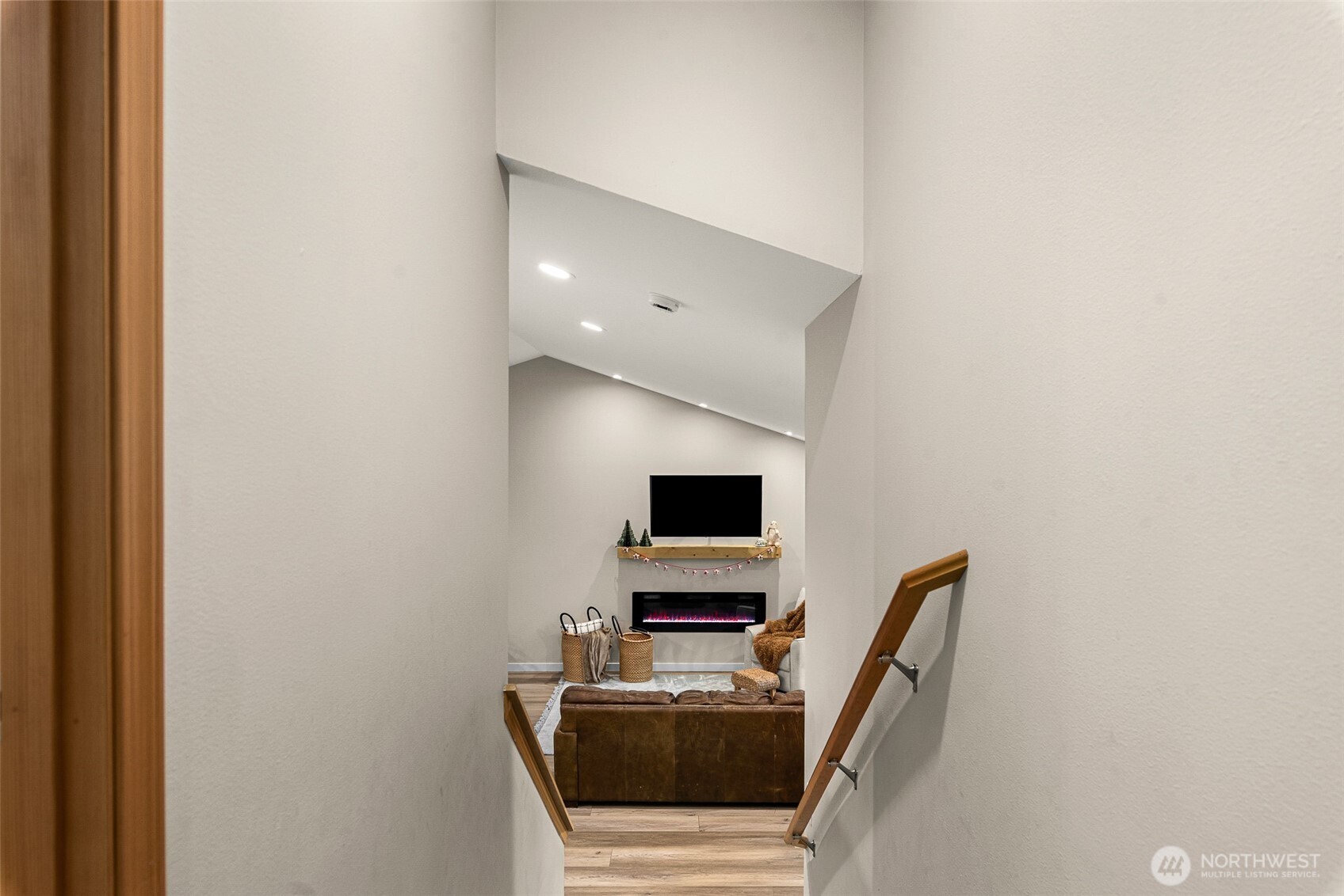 576 Saddle Rock Loop Wenatchee, WA 98801 - Photo 14 of 34 a view of kitchen and microwave