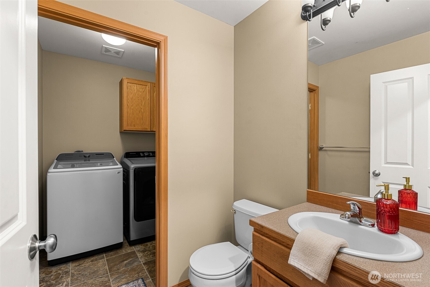 576 Saddle Rock Loop Wenatchee, WA 98801 - Photo 22 of 34 a bathroom with a toilet sink and mirror
