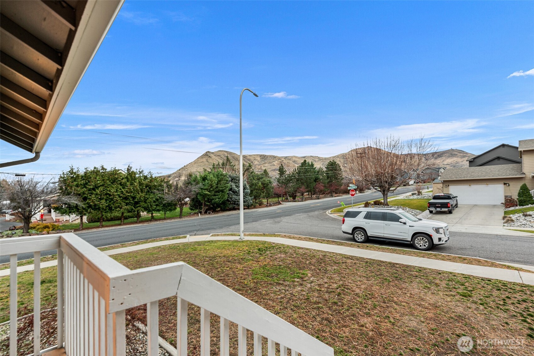 576 Saddle Rock Loop Wenatchee, WA 98801 - Photo 32 of 34 a house view with a backyard space
