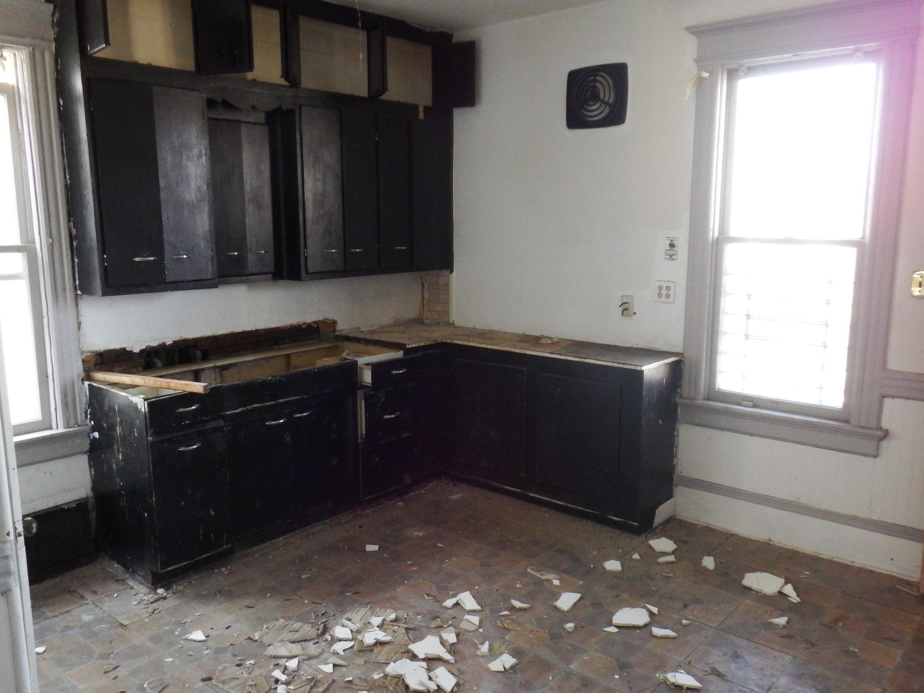 3137 North 29th Street Milwaukee, WI 53216 - Photo 8 of 14 kitchen