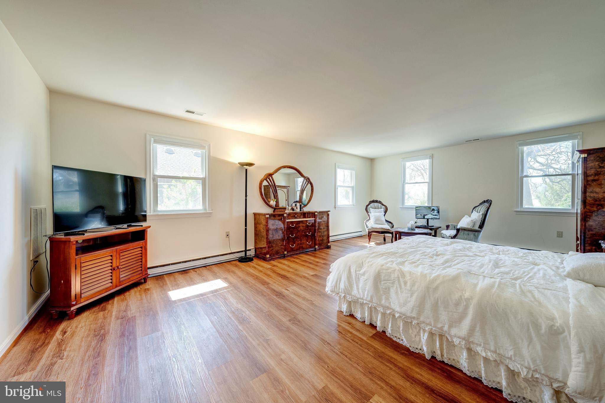 6017 Wheeler Lane Broad Run, VA 20137 - Photo 17 of 45 a bed room with two bed and a television
