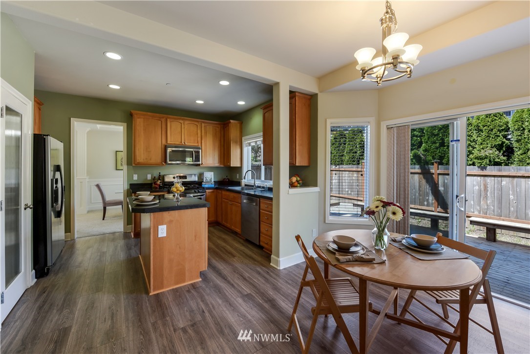 2007 Elma Place Northeast Renton, WA 98059 - Photo 5 of 12