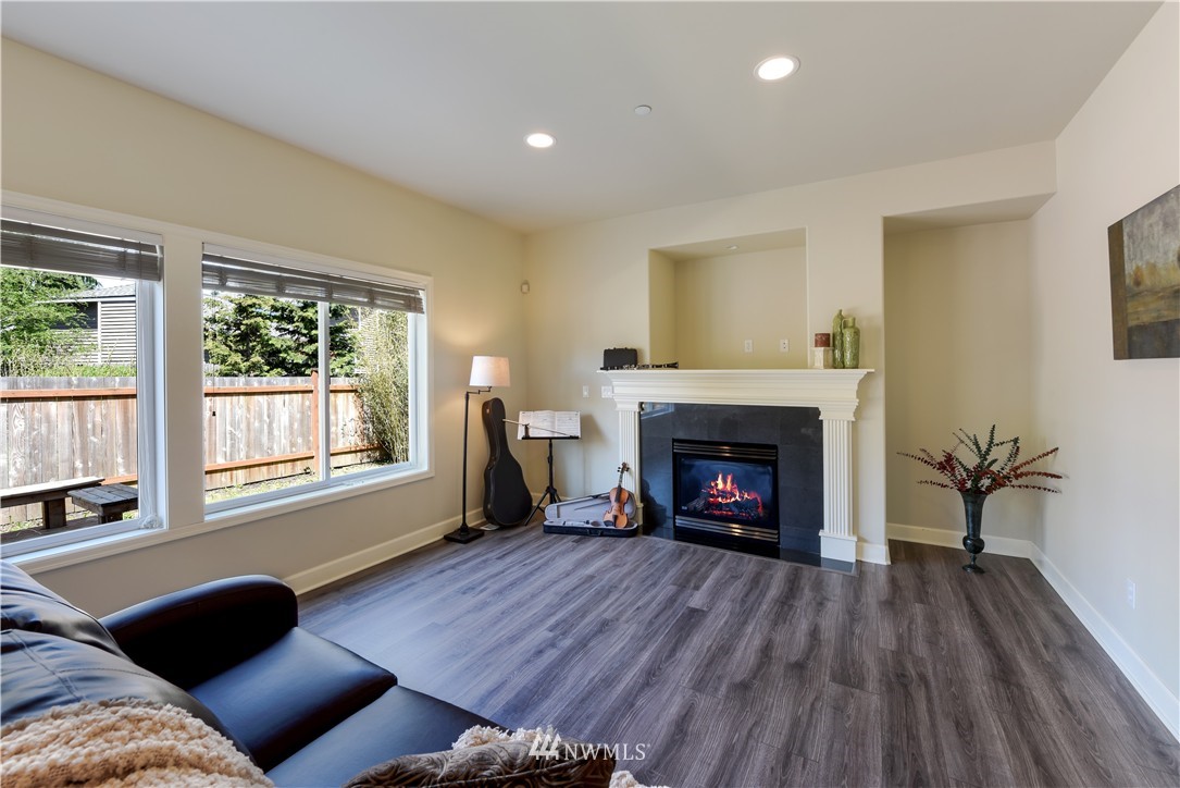 2007 Elma Place Northeast Renton, WA 98059 - Photo 6 of 12