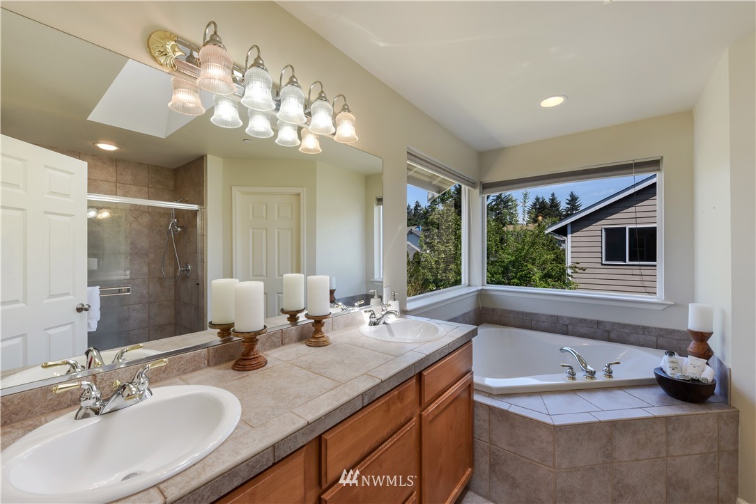 2007 Elma Place Northeast Renton, WA 98059 - Photo 8 of 12
