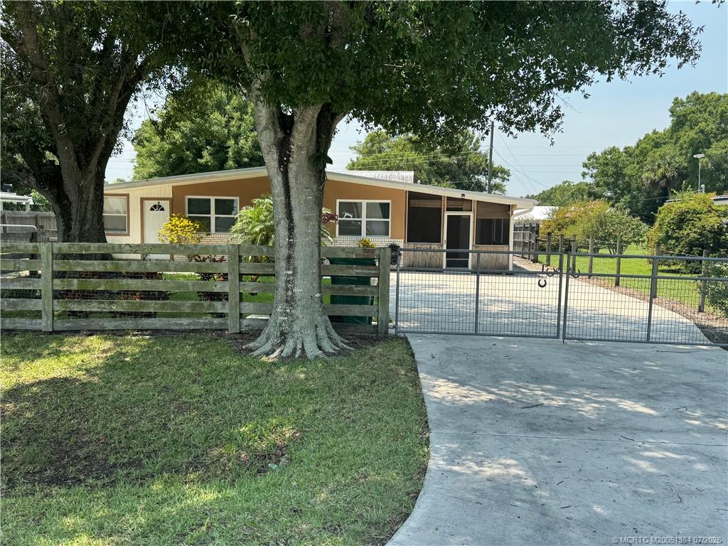 1005 Northwest 5th Street Okeechobee, FL 34972 - Photo 3 of 21