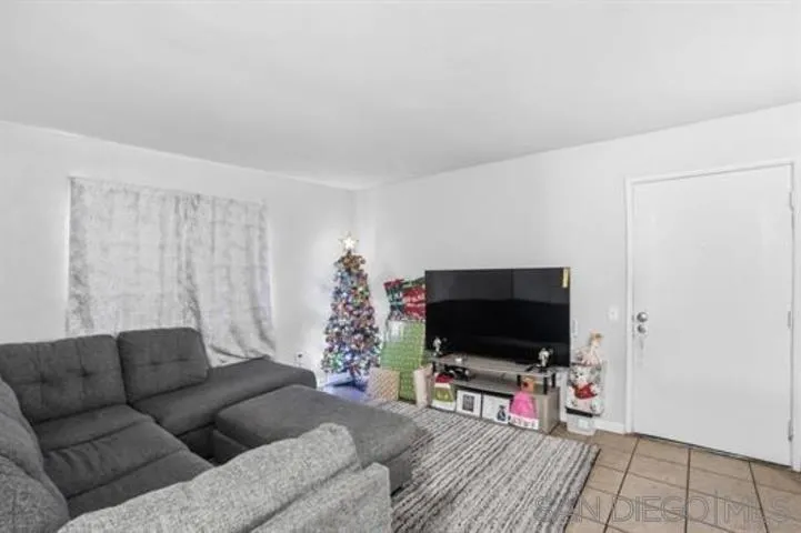 829 Grand Avenue Spring Valley, CA 91977 - Photo 7 of 19