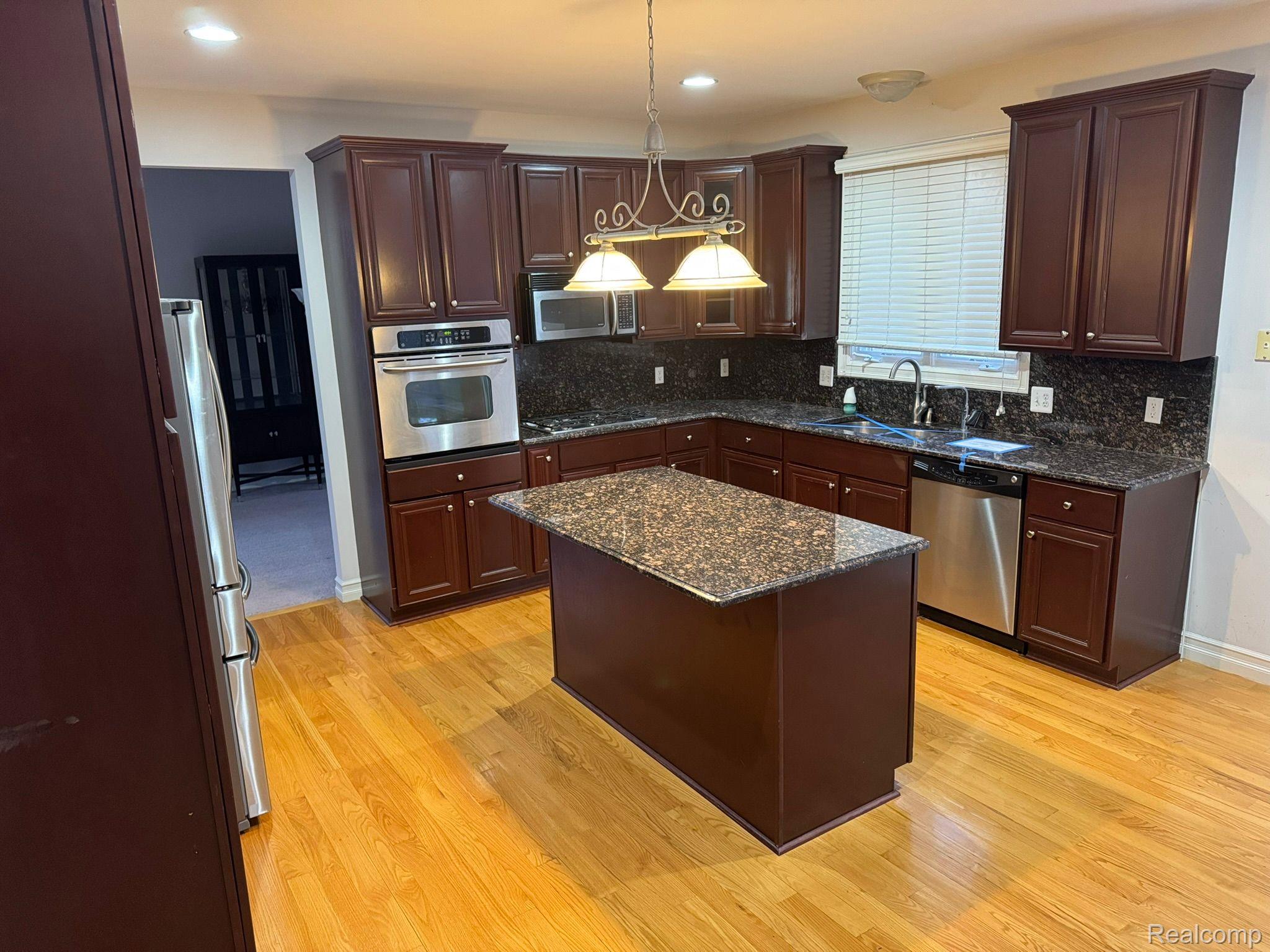 444 Kennebunk Drive Rochester, MI 48306 - Photo 4 of 25 Gallery Image 4