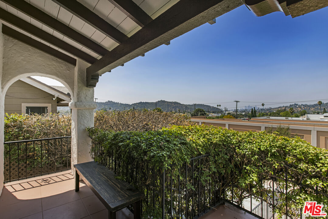 6105 Mt Angelus Drive Los Angeles, CA 90042 - Photo 12 of 64