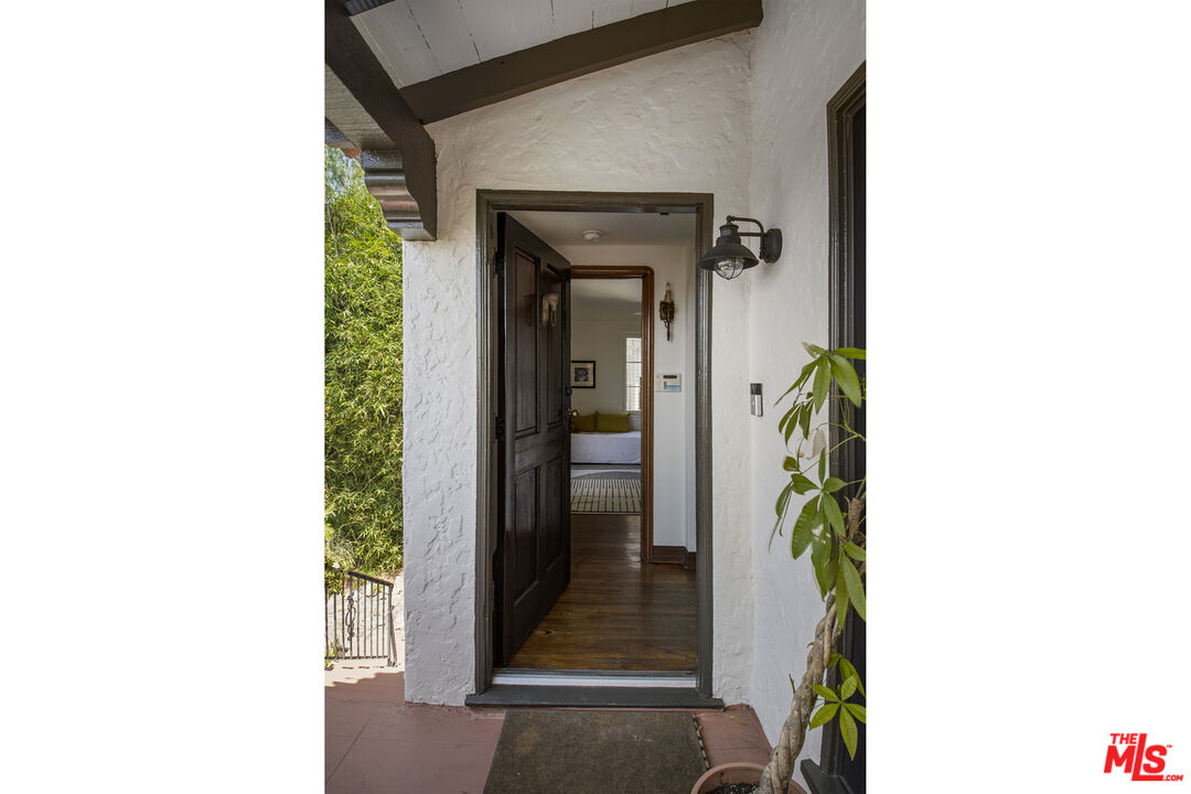 6105 Mt Angelus Drive Los Angeles, CA 90042 - Photo 13 of 64