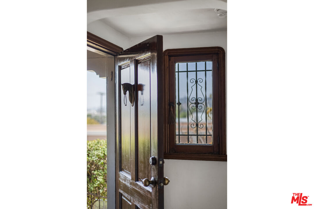 6105 Mt Angelus Drive Los Angeles, CA 90042 - Photo 14 of 64