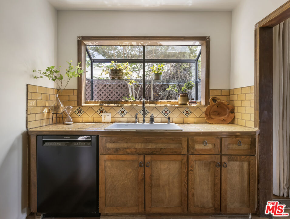 6105 Mt Angelus Drive Los Angeles, CA 90042 - Photo 27 of 64