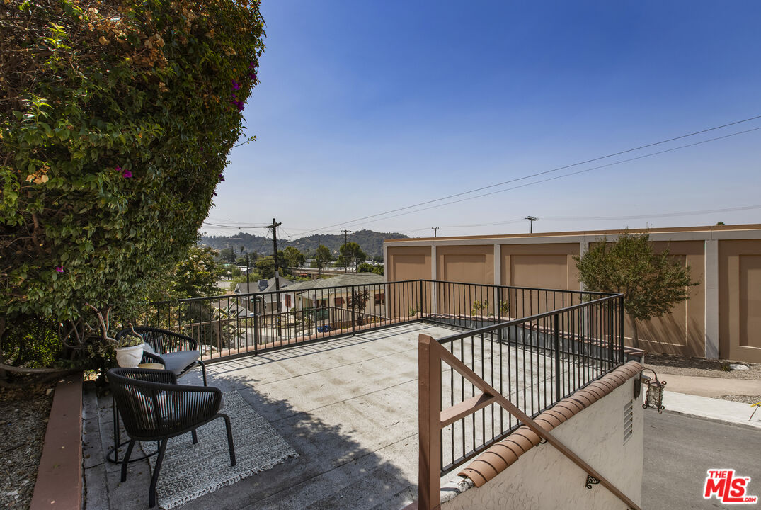 6105 Mt Angelus Drive Los Angeles, CA 90042 - Photo 7 of 64