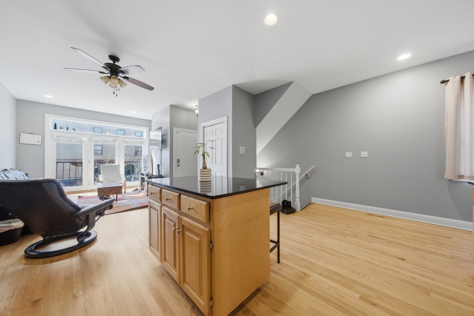 3149 North Racine Avenue, Unit 1 Chicago, IL 60657 - Photo 4 of 19