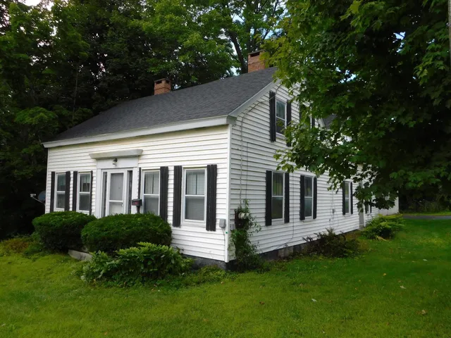 $119,900 | 73 Spring Street, Dexter, ME 04930