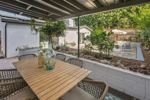 a view of a house with backyard