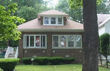 10152 South Winston Avenue Chicago, IL 60643 - Photo 1 of 2 a front view of a house with a yard