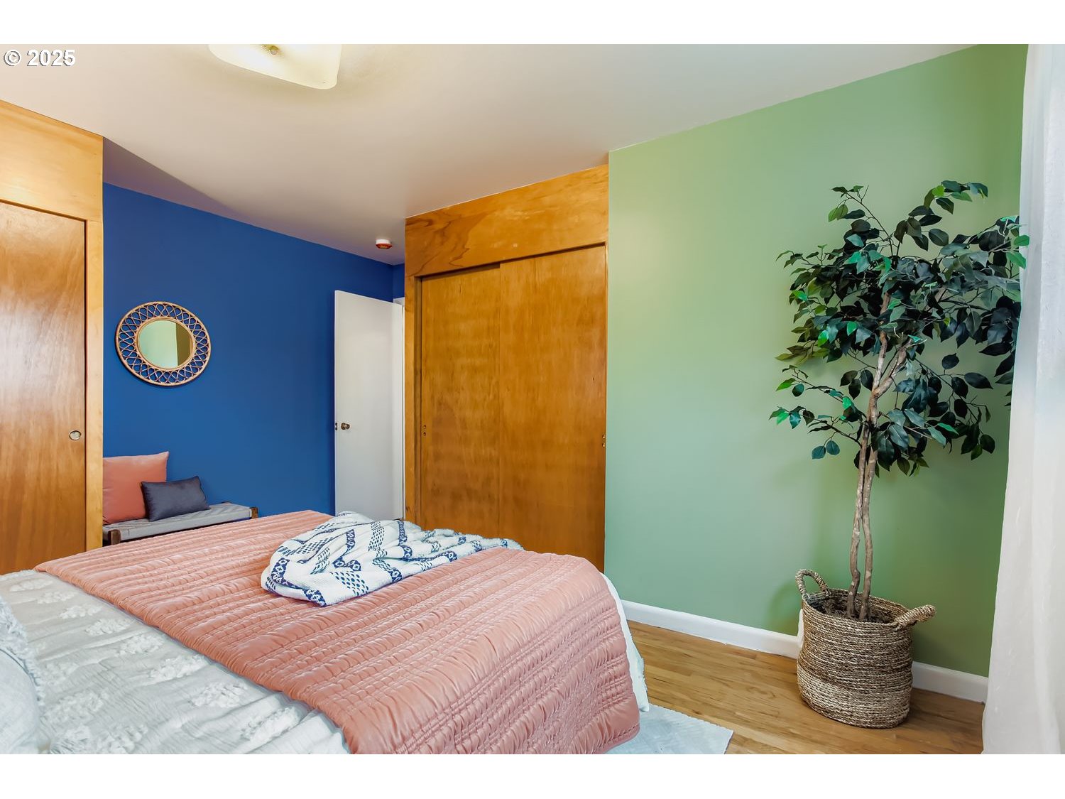 6405 Southwest Radcliff Street Portland, OR 97219 - Photo 11 of 26 a workspace with furniture and potted plant