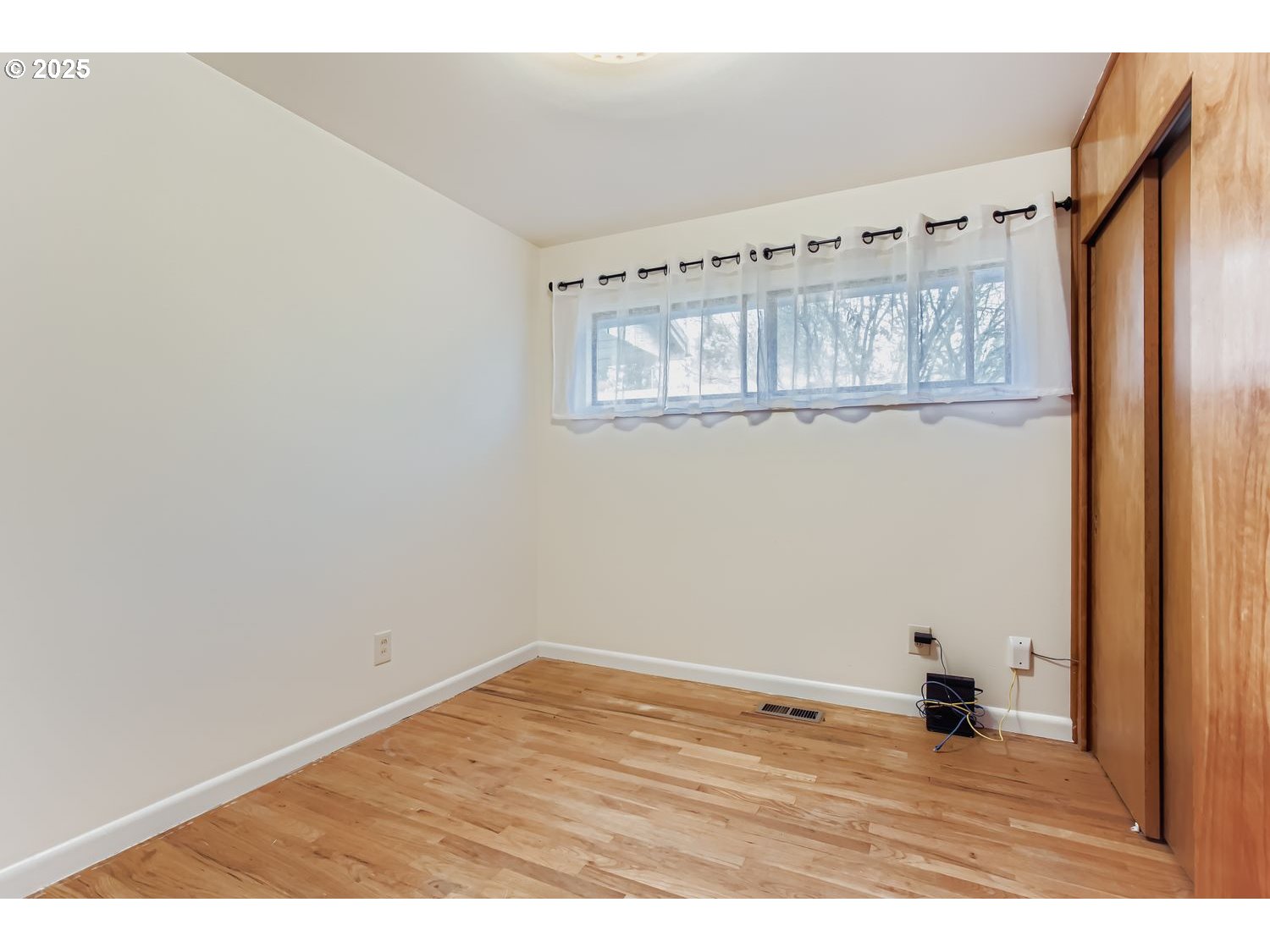 6405 Southwest Radcliff Street Portland, OR 97219 - Photo 14 of 26 a view of empty room with wooden floor