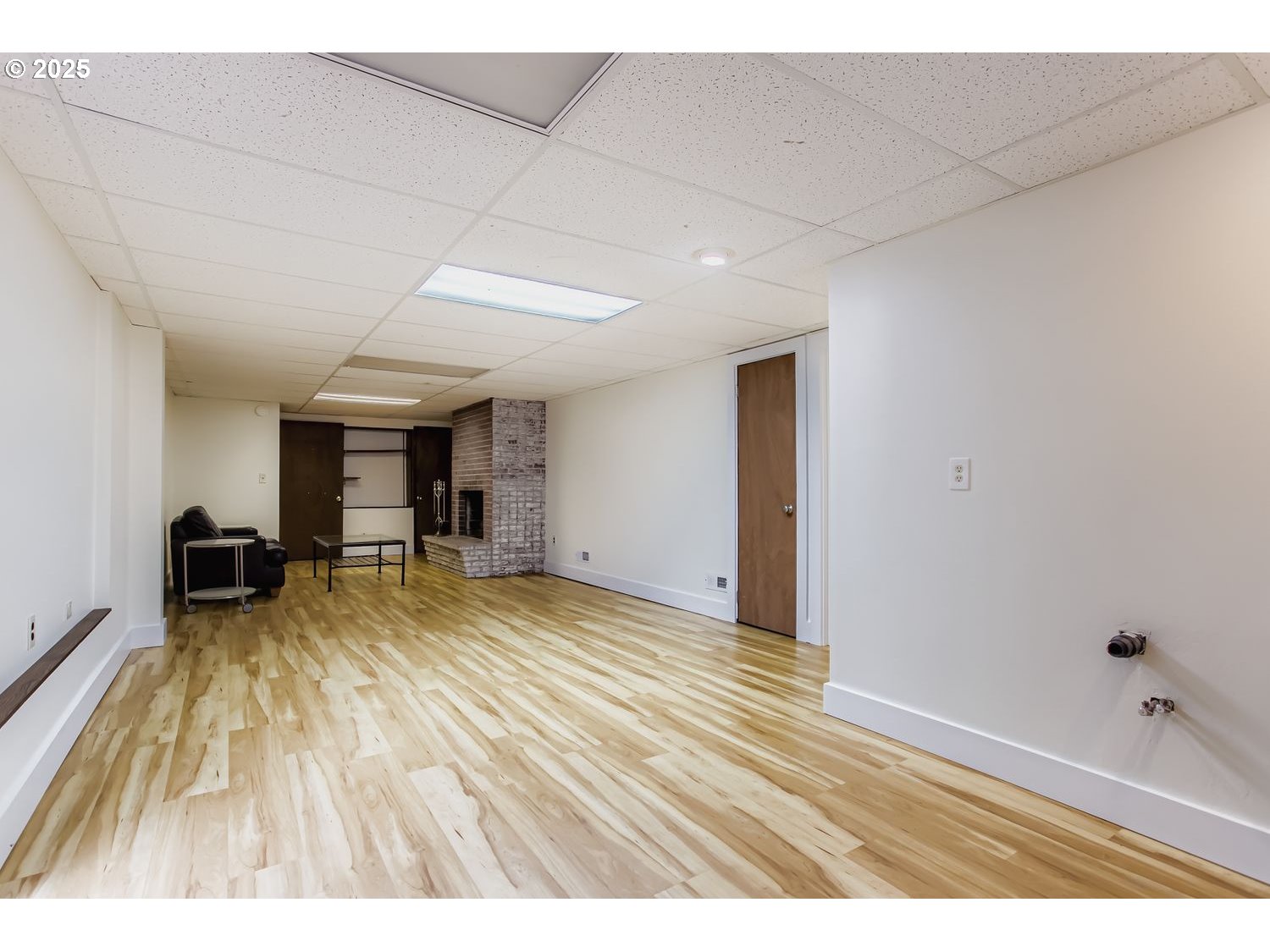 6405 Southwest Radcliff Street Portland, OR 97219 - Photo 17 of 26 a view of an empty room and window