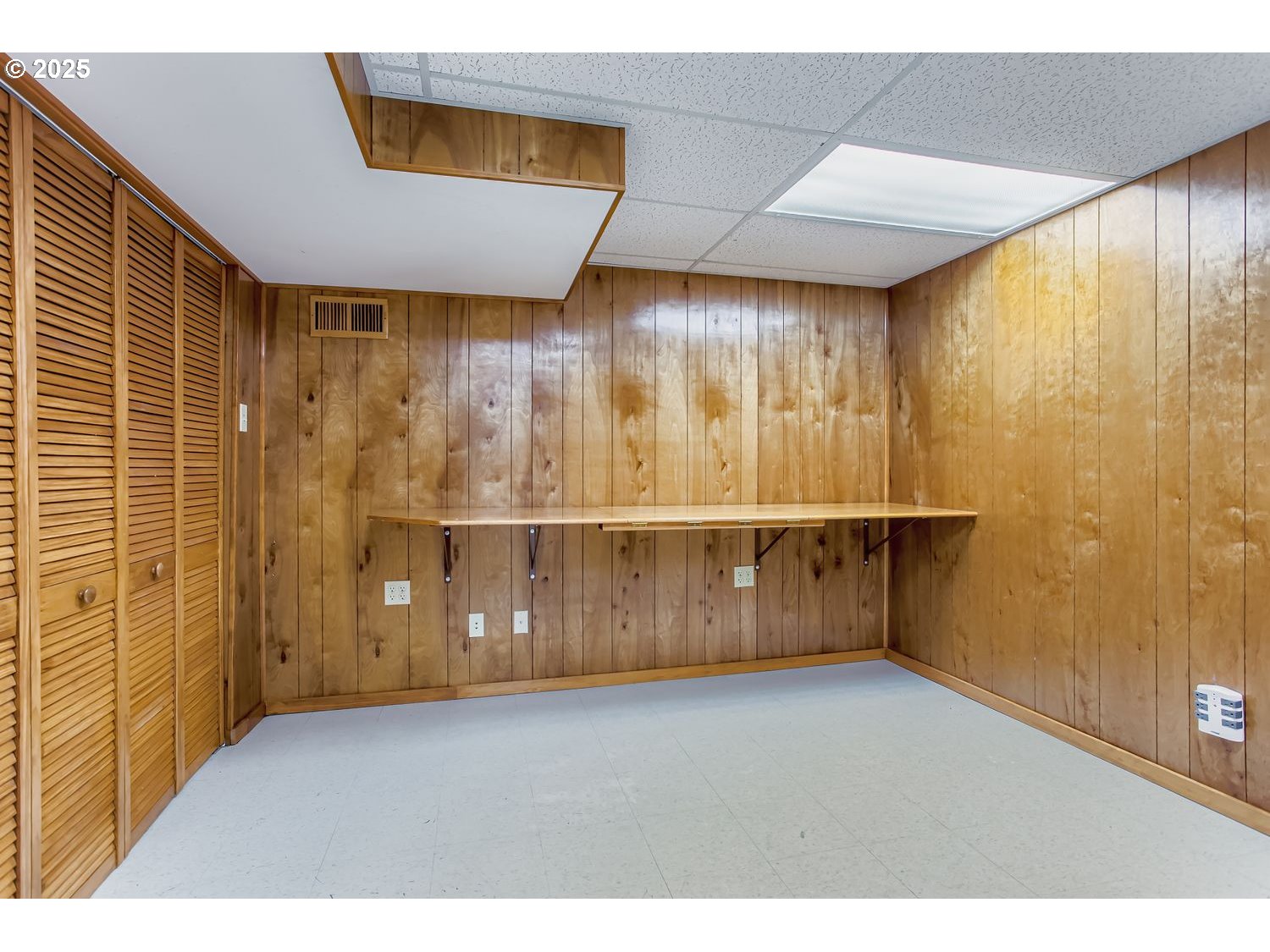 6405 Southwest Radcliff Street Portland, OR 97219 - Photo 18 of 26 a view of an empty room