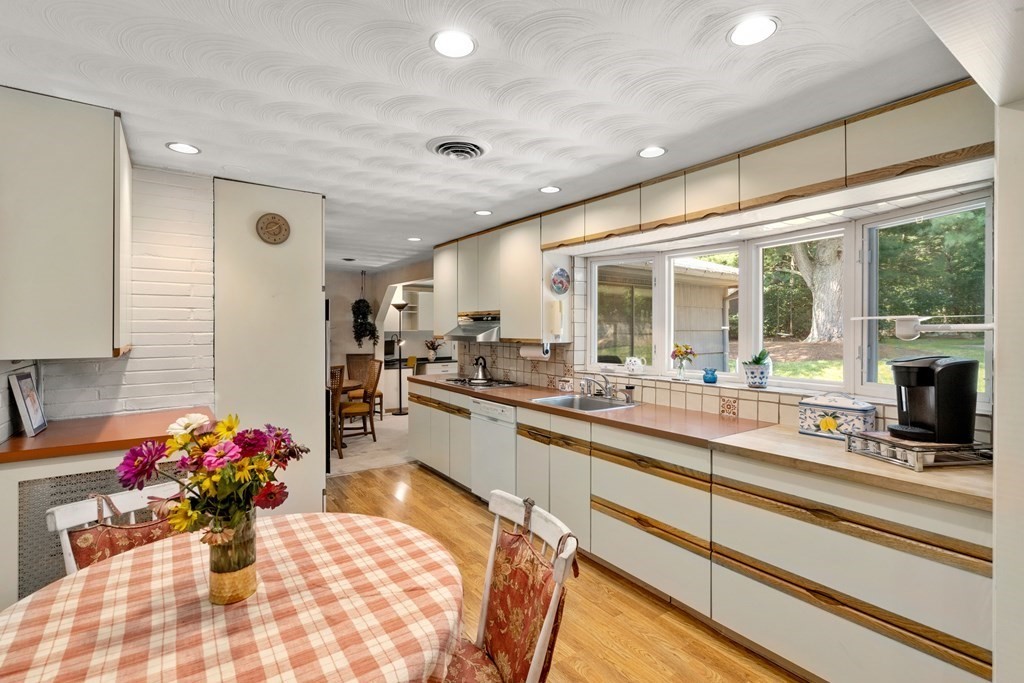 13 Michael Road Framingham, MA 01701 - Photo 11 of 29 Gallery Image 11