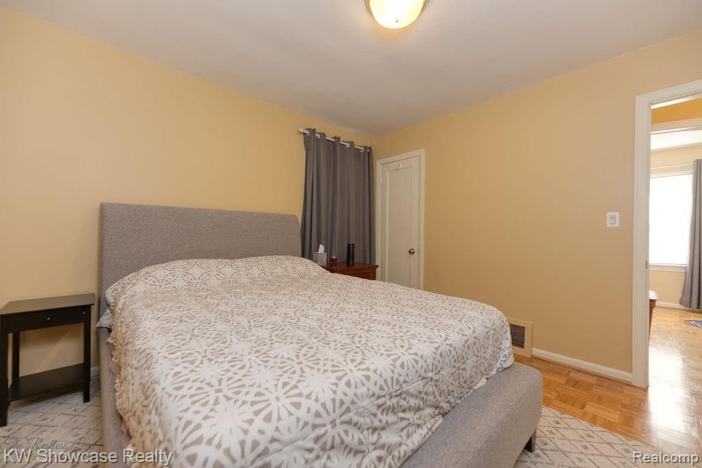 2738 Crooks Road Royal Oak, MI 48073 - Photo 13 of 25