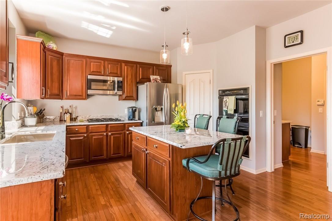 1144 Miners Run Rochester, MI 48306 - Photo 11 of 49 021-Kitchen-2770433-medium.jpg